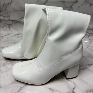 Women’s Dream Pairs Glossy White Heeled Boots US Size 6